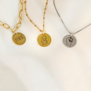 Vrouwelijke sieraden met rvs bedels en DQ metalen kralen