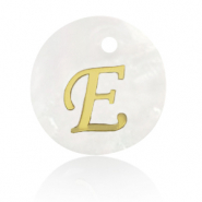 Schelp hangers specials letter E Gold-white (natuurlijke kleur)