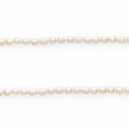 Imperfecte zoetwaterparels nugget 6x4mm Natural white