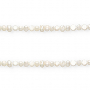 Imperfecte zoetwaterparels nugget rond 5-6mm Natural white