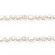 Imperfecte zoetwaterparels nugget oval 7-8x6-7mm Natural white