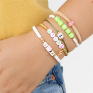 Inspiratiesets Zomerse armbandjes met de populaire acryl letterkralen en zodiac kralen