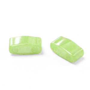 Miyuki kralen half tila 5x2.3mm Opaque luster chartreuse green HTL-439