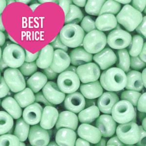 Glaskralen Rocailles 12/0 (2mm) Spring bud green