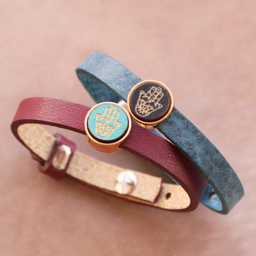 Winterse sieraden met houten cabochons, Cuoio armbanden en macram&eacute; draad