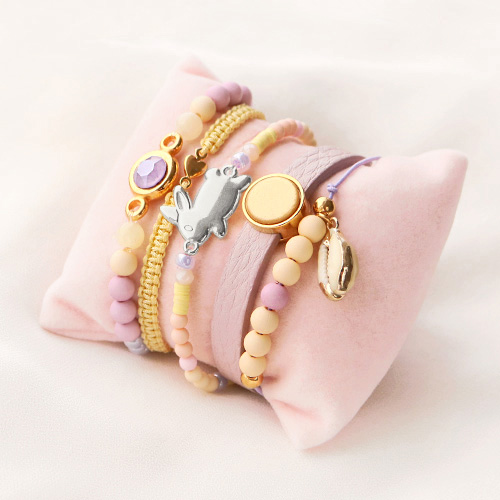 Zoete sieraden voor het voorjaar met een paasachtig tintje