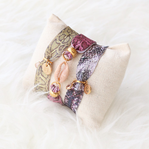 Zelf oorbellen en armbandjes maken van nieuwe resin hangers & elastisch lint met snake print