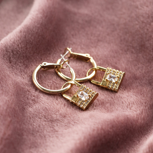 Deze trendy sieraden maak je met de nieuwste slot hangers: 