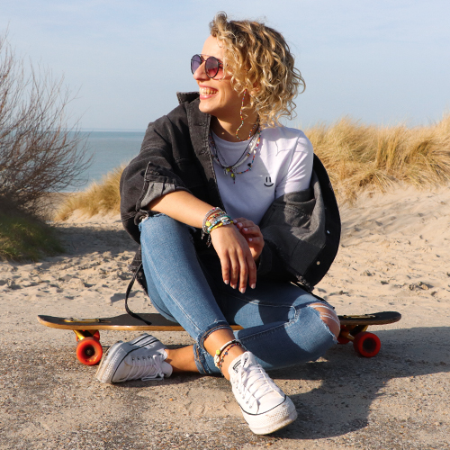 Enkelbandjes, armbanden en ketting maken met katsuki kralen, kauri schelpen, macram&eacute; draad en jasseron. 