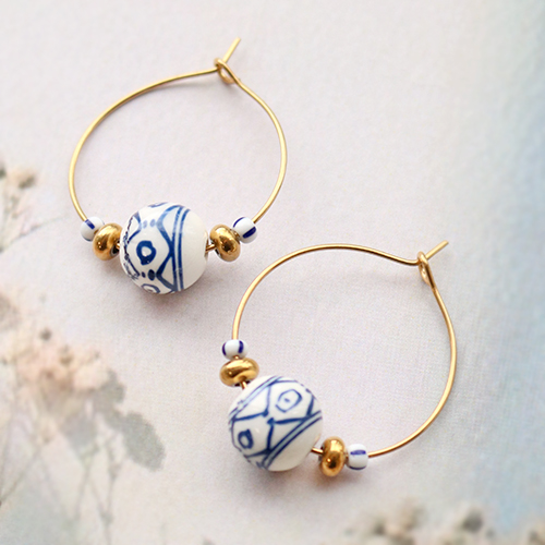 Inspiratie voor het maken van unieke sieraden met handbeschilderde keramiek kralen