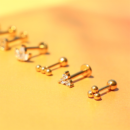 Inspiratie tijd met roestvrij stalen oorpiercings