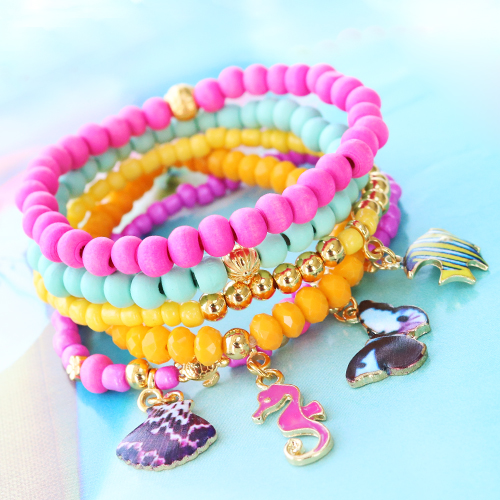 Deze kleurrijke bedels maken je sieraden helemaal zomerklaar.