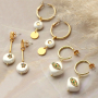 Ga aan de slag en maak trendy sieraden met de schelp pearl shine items in combinatie met de zirkonia brass elements. 