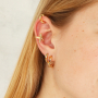 Bekijk hier hoe je ear cuffs op de leukste manieren kunt combineren 