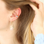 Bekijk hier hoe je ear cuffs op de leukste manieren kunt combineren 