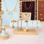 Maak een mooie sieraden presentatie met houten displays 