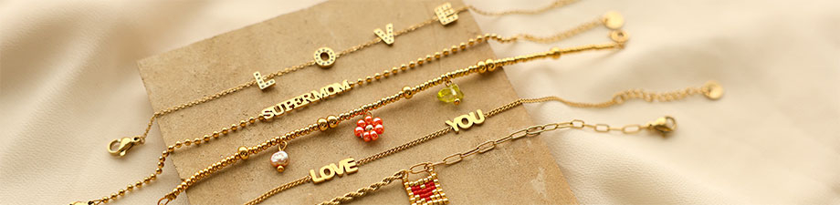 New in roestvrij stalen oorbellen en armbanden