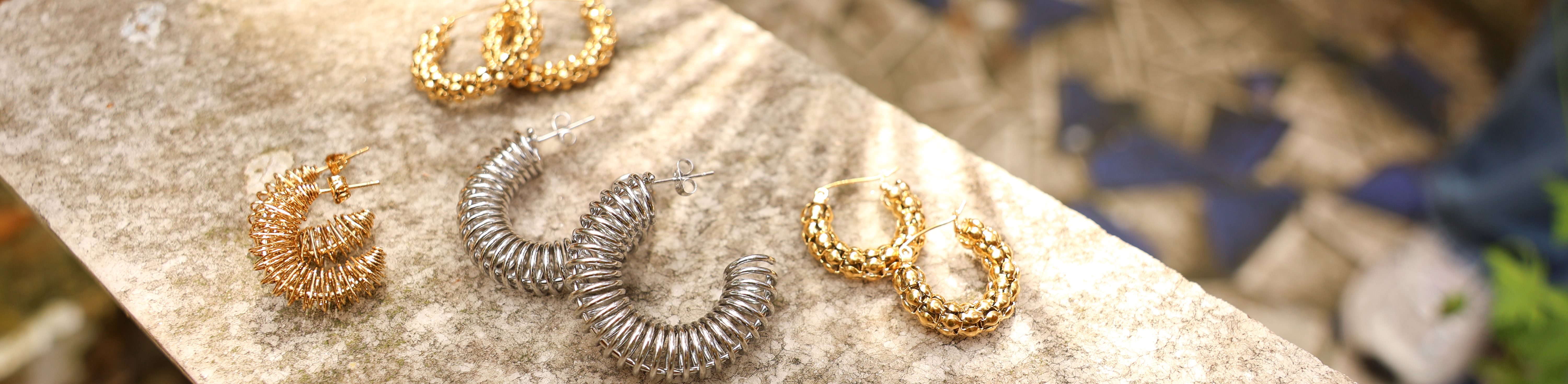 Shop nu de nieuwe collectie roestvrij stalen oorbellen Shop nu de nieuwe collectie roestvrij stalen oorbellen