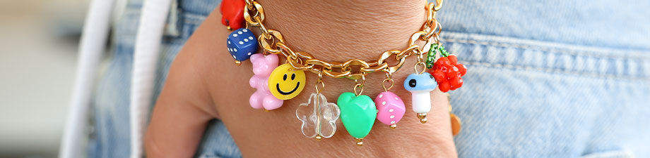 Nieuwe collectie acryl kralen: dobbelstenen en hartjes Nieuwe collectie acryl kralen: dobbelstenen en hartjes