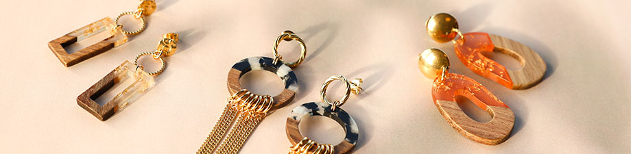 Nieuwe schitterende houten hangers met resin